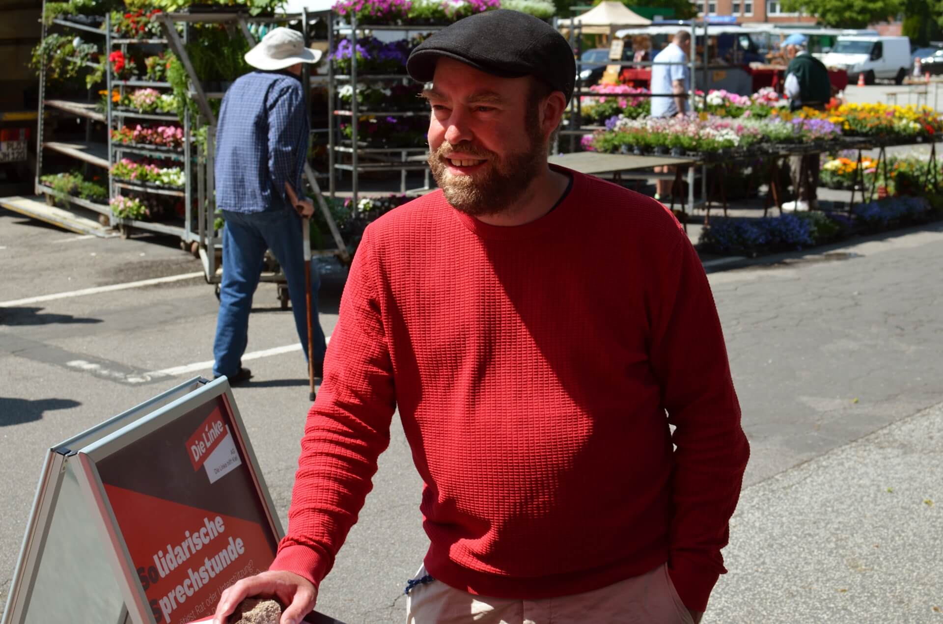 Björn Thoroe auf dem Wochenmarkt auf dem Exerzierplatz.