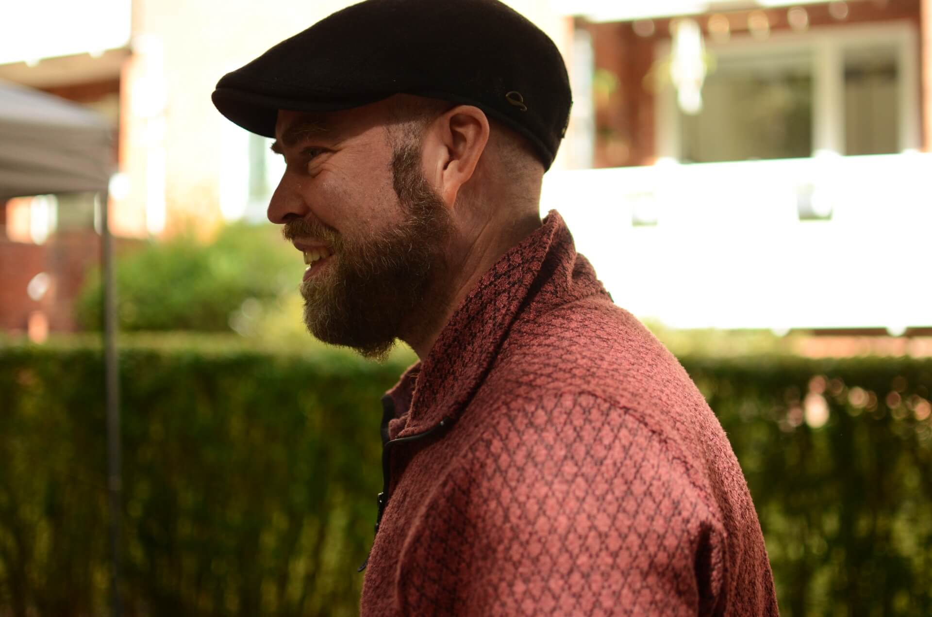 Foto eines lächelnden Björn Thoroe.