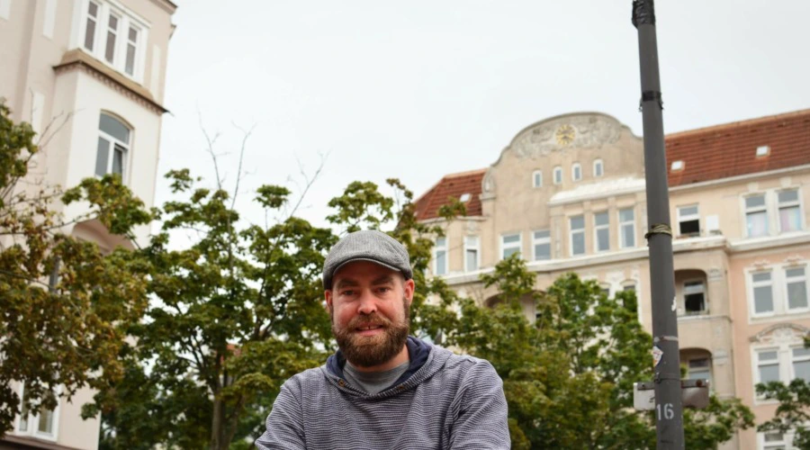 Björn Thoroe auf dem Vinetaplatz in Kiel-Gaarden.