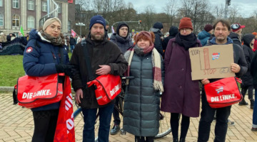 Tamara Mazzi und Björn Thoroe sowie weitere Personen am Lorenzendamm während der Demonstration gegen GEAS.