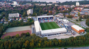 Eine Luftaufnahme des Holstein-Stadion in Kiel.