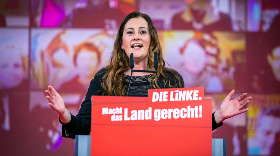 Janine Wissler während einer Parteitags-Rede.